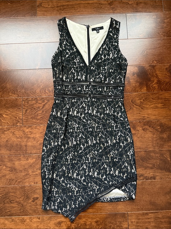 Lulus Dresses & Skirts - Lulu’s Black Lace Sheath Dress with V-Neck - Women's